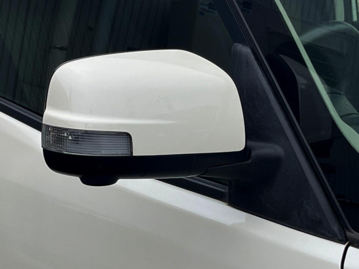 2015 Nissan Serena DAA-HFC26 (UW-69f2a471e68bb)[13]