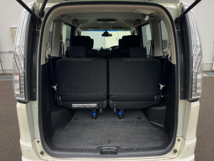 2015 Nissan Serena DAA-HFC26 (UW-69f2a471e68bb)[26]