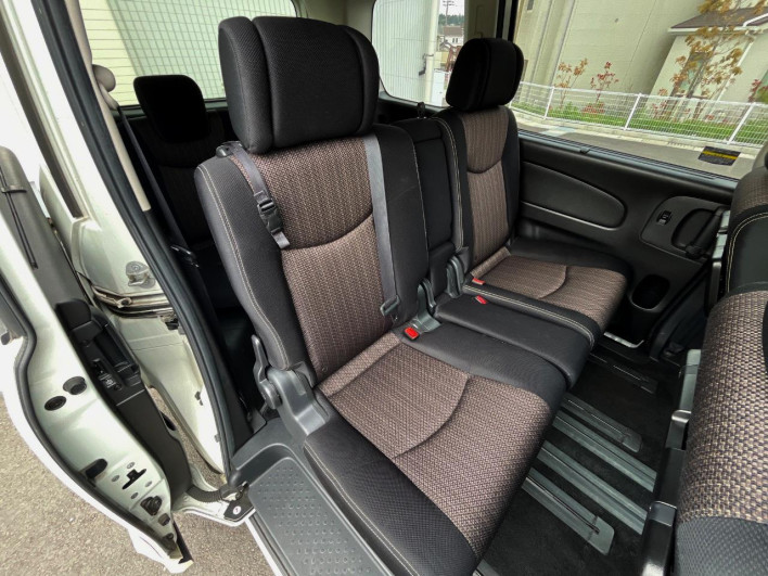 2015 Nissan Serena DAA-HFC26 (UW-69f2a471e68bb)[16]