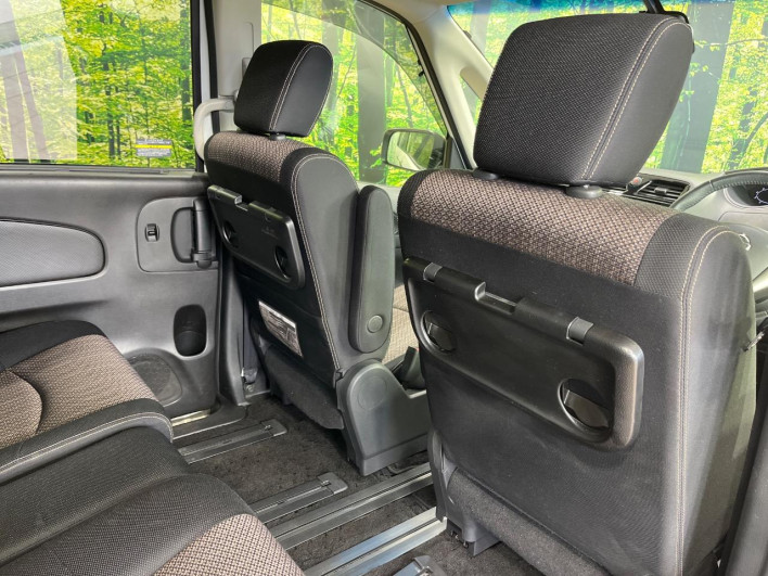 2015 Nissan Serena DAA-HFC26 (UW-69f2a472d5ebb)[27]