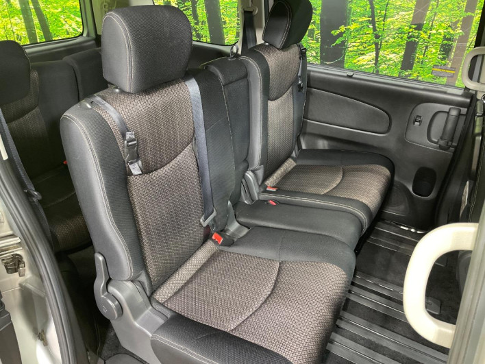 2016 Nissan Serena DAA-HFC26 (UW-69f2a47390052)[8]