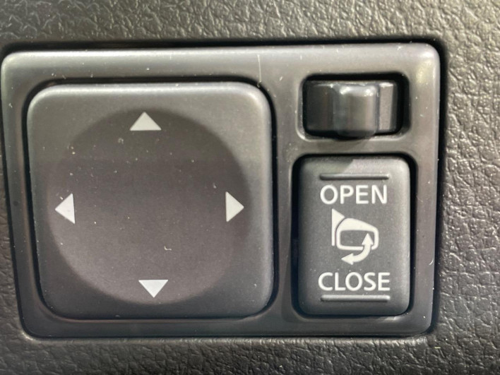 2016 Nissan Serena DAA-HFC26 (UW-69f2a47390052)[22]