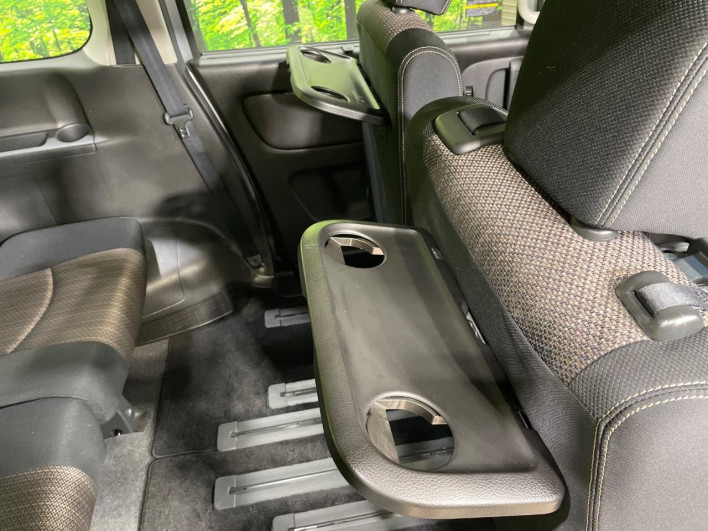 2016 Nissan Serena DAA-HFC26 (UW-69f2a47390052)[7]