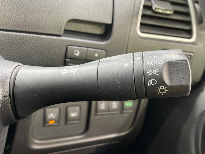 2016 Nissan Serena DAA-HFC26 (UW-69f2a47390052)[20]