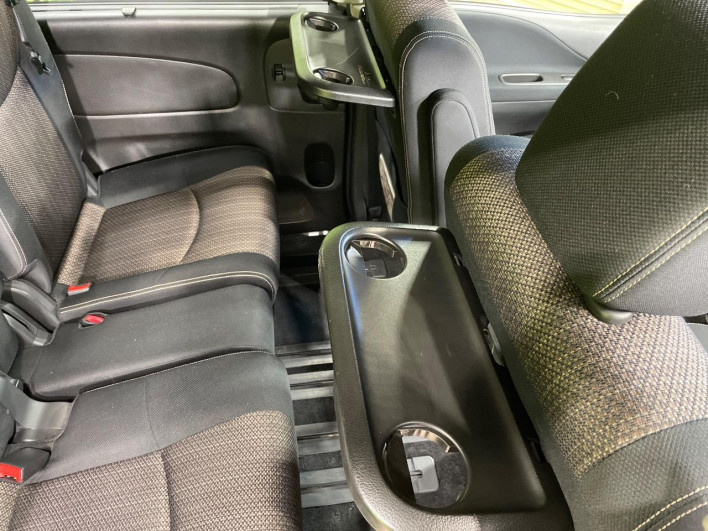 2016 Nissan Serena DAA-HFC26 (UW-69f2a47390052)[10]