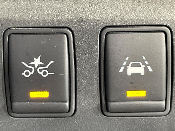 2016 Nissan Serena DAA-HFC26 (UW-69f2a47390052)[23]