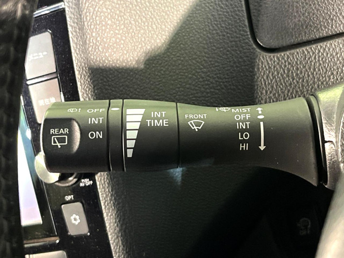 2016 Nissan Serena DAA-HFC26 (UW-69f2a47408854)[27]