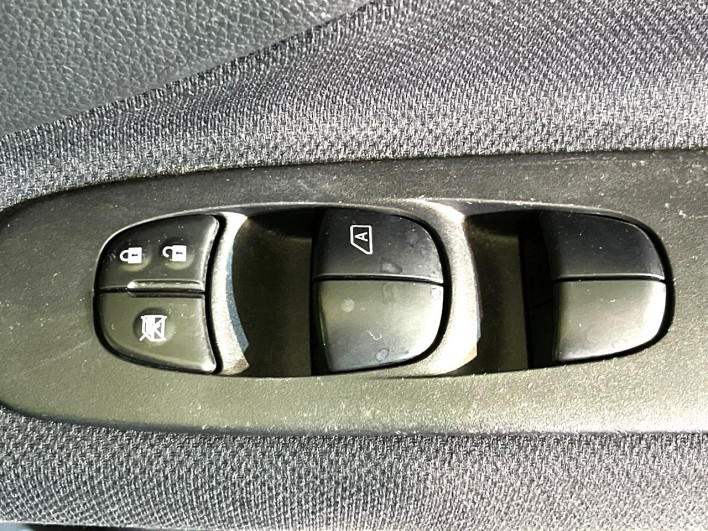 2016 Nissan Serena DAA-HFC26 (UW-69f2a47408854)[10]