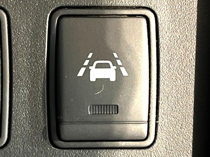 2016 Nissan Serena DAA-HFC26 (UW-69f2a47408854)[14]