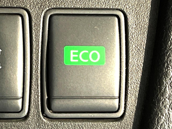 2016 Nissan Serena DAA-HFC26 (UW-69f2a47408854)[12]