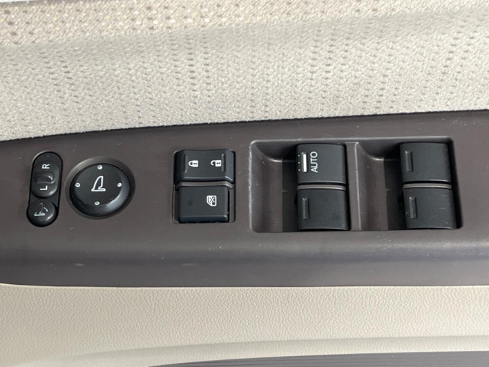 2015 Honda N-BOX DBA-JF1 (UW-69f2a4813c3ee)[23]