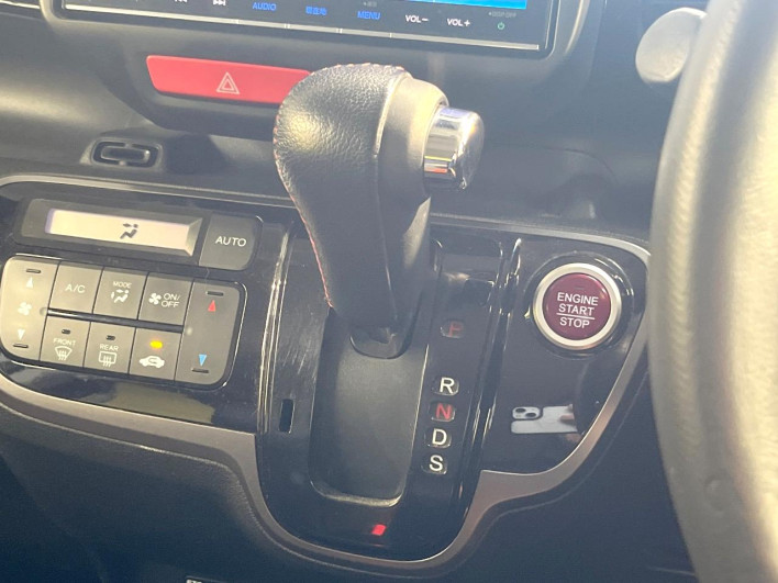 2016 Honda N-BOX CUSTOM DBA-JF1 (UW-69f2a4837a405)[25]