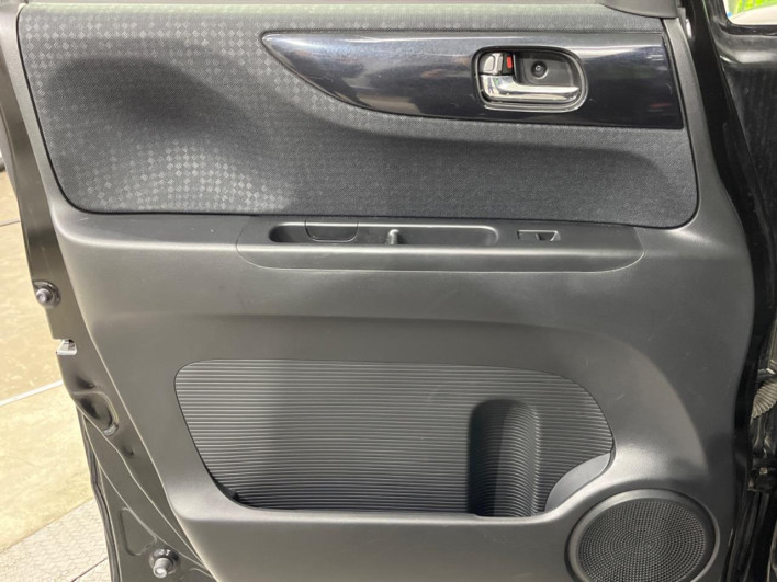 2017 Honda N-BOX CUSTOM DBA-JF2 (UW-69f2a484ebbc0)[27]