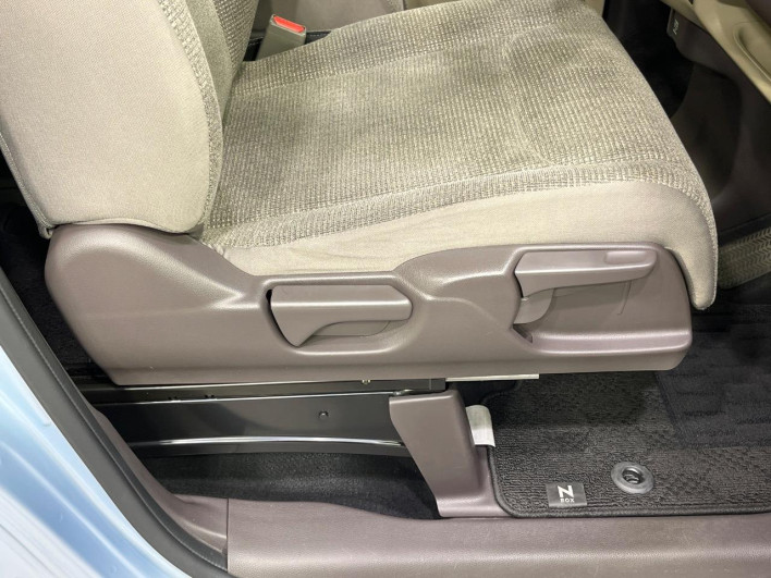 2017 Honda N-BOX DBA-JF3 (UW-69f2a485b4560)[21]