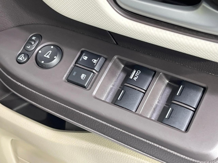 2017 Honda N-BOX DBA-JF3 (UW-69f2a485b4560)[10]