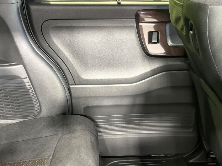 2018 Honda N-BOX CUSTOM DBA-JF3 (UW-69f2a486d2ffb)[24]