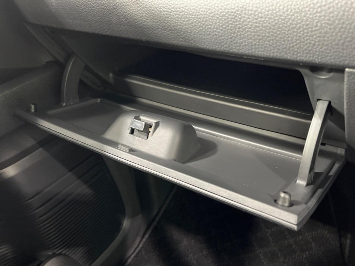 2018 Honda N-BOX CUSTOM DBA-JF3 (UW-69f2a486d2ffb)[4]