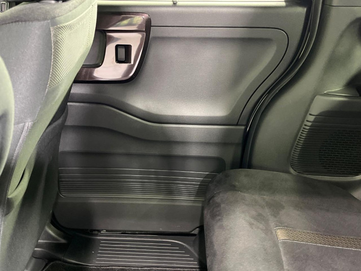 2018 Honda N-BOX CUSTOM DBA-JF3 (UW-69f2a486d2ffb)[28]