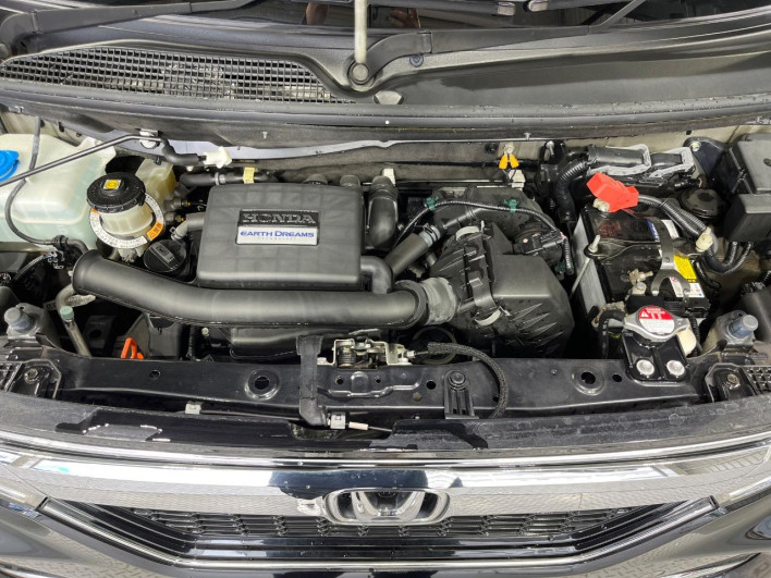 2018 Honda N-BOX CUSTOM DBA-JF3 (UW-69f2a486d2ffb)[13]