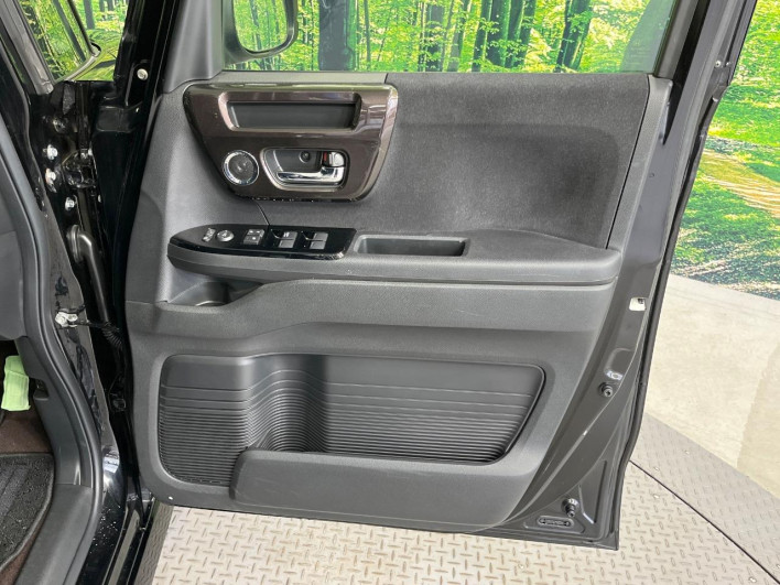 2018 Honda N-BOX CUSTOM DBA-JF3 (UW-69f2a486d2ffb)[26]