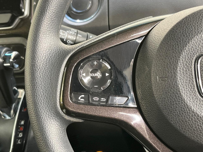 2019 Honda N-BOX CUSTOM DBA-JF3 (UW-69f2a489292a0)[23]