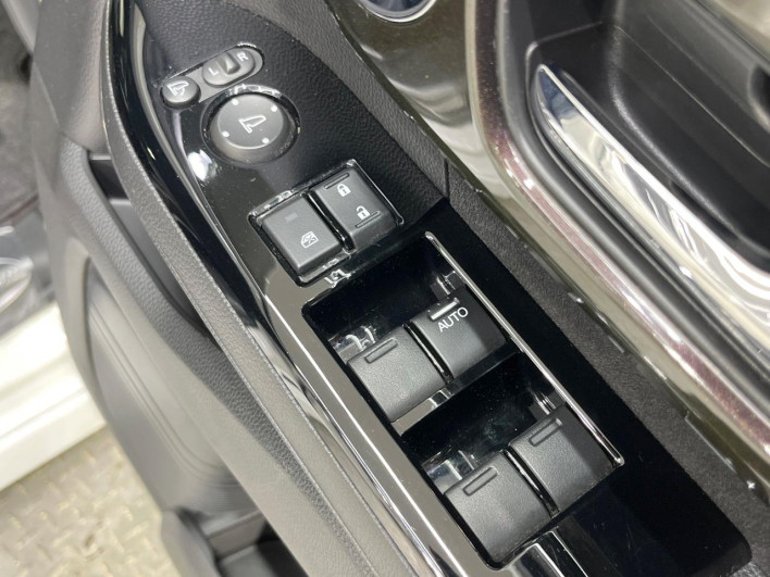 2019 Honda N-BOX CUSTOM DBA-JF3 (UW-69f2a489292a0)[10]