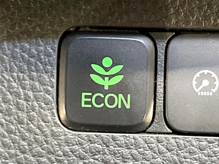 2019 Honda N-BOX CUSTOM DBA-JF3 (UW-69f2a489292a0)[15]