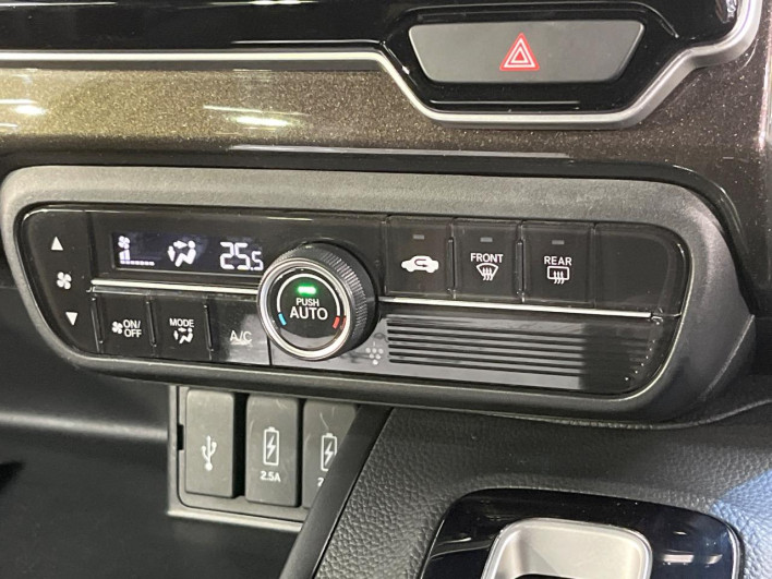 2019 Honda N-BOX CUSTOM DBA-JF3 (UW-69f2a489292a0)[19]