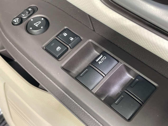 2018 Honda N-BOX DBA-JF3 (UW-69f2a48d9804f)[20]