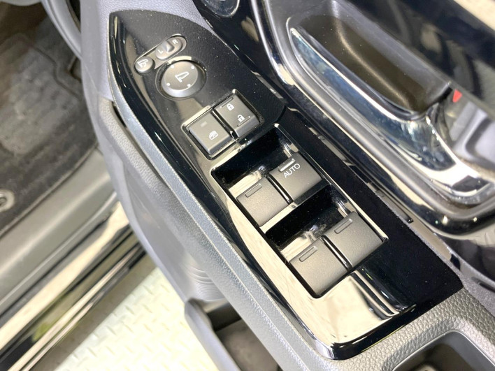 2021 Honda N-BOX CUSTOM 6BA-JF3 (UW-69f2a48e2a65e)[16]