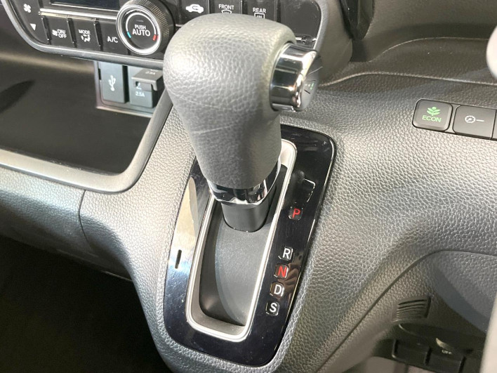 2021 Honda N-BOX CUSTOM 6BA-JF3 (UW-69f2a48e2a65e)[23]