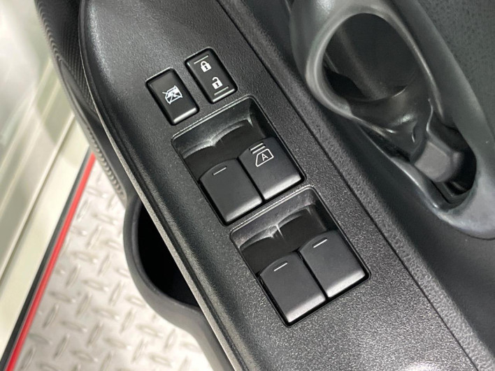 2018 Nissan March DBA-K13 (UW-69f2a49ea26fb)[18]