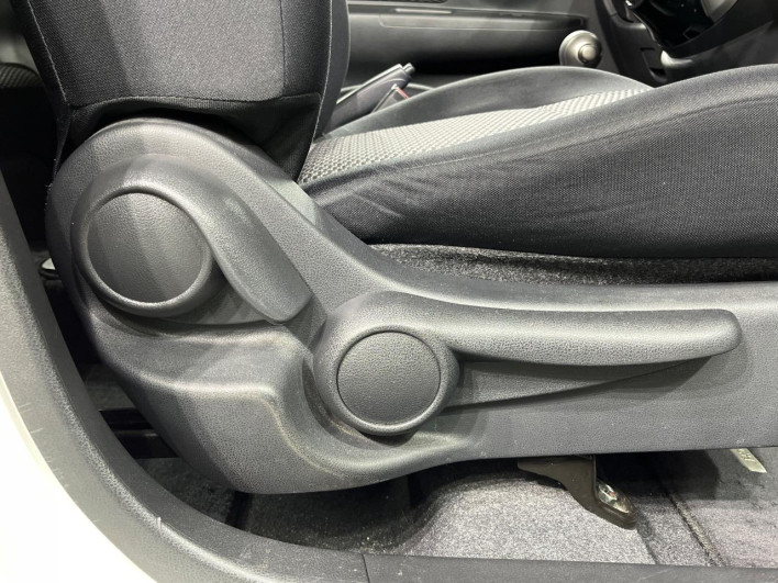 2018 Nissan March DBA-K13 (UW-69f2a49ea26fb)[19]