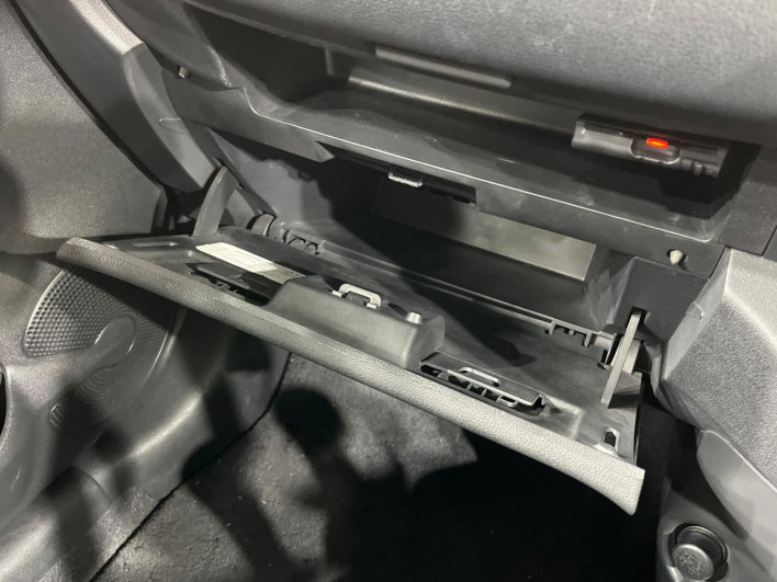 2018 Nissan March DBA-K13 (UW-69f2a49ea26fb)[17]