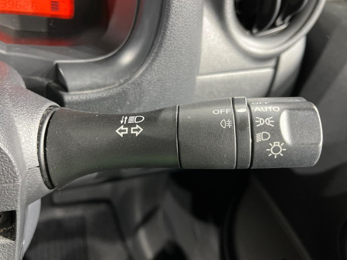 2018 Nissan March DBA-K13 (UW-69f2a49ea26fb)[8]