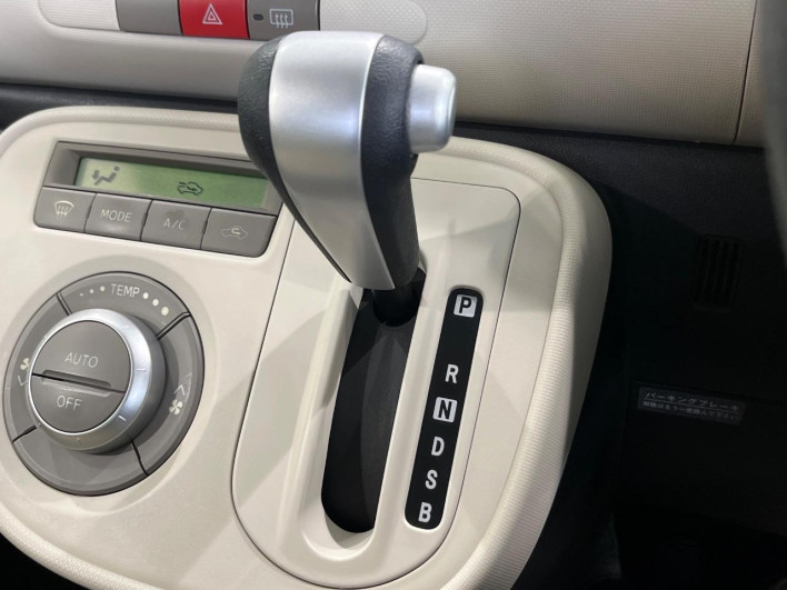 2012 Daihatsu Mira Cocoa DBA-L675S (UW-69f2a4ac51eed)[9]