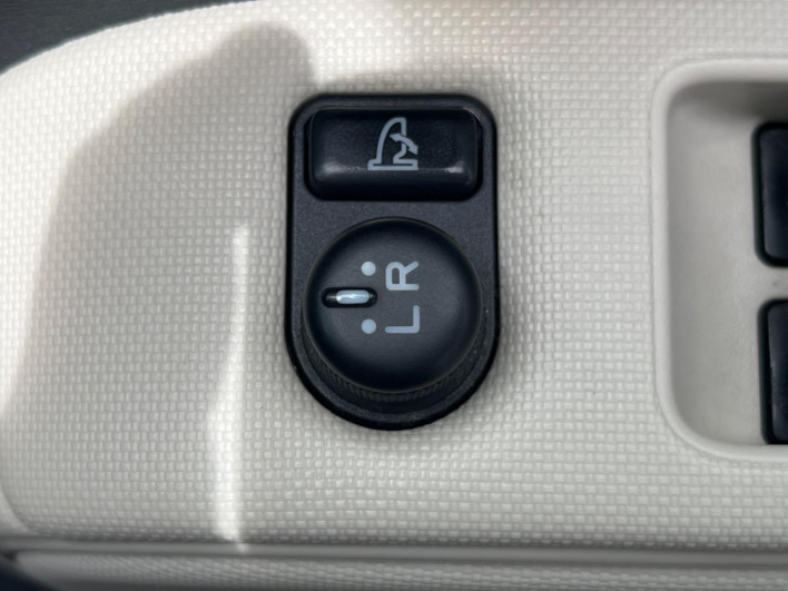 2013 Daihatsu Mira Cocoa DBA-L675S (UW-69f2a4ace099d)[9]