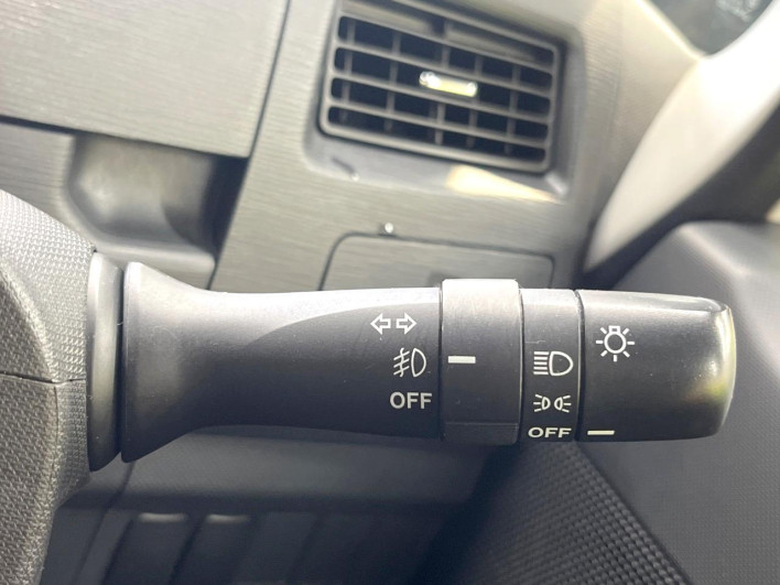 2011 Daihatsu Move DBA-LA100S (UW-69f2a4ae5c33b)[12]