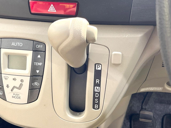 2012 Daihatsu Move DBA-LA100S (UW-69f2a4aeb9ea5)[10]