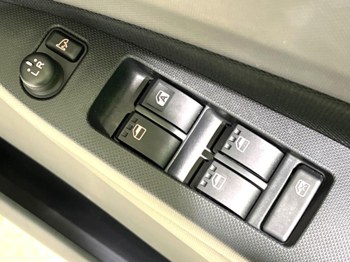 2013 Daihatsu Move DBA-LA100S (UW-69f2a4af1b34f)[28]