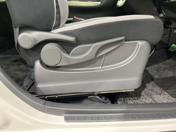 2015 Daihatsu Cast DBA-LA250S (UW-69f2a4b119910)[28]