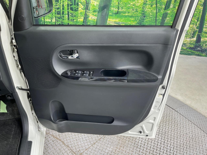 2016 Daihatsu Tanto DBA-LA600S (UW-69f2a4b926df6)[26]