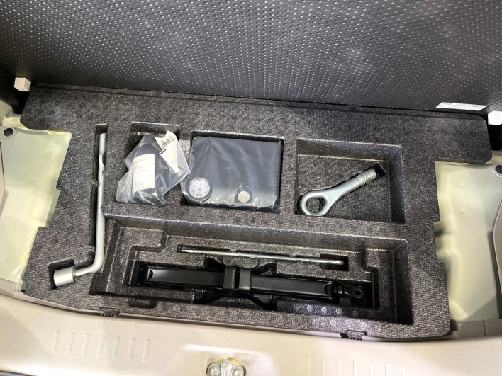 2014 Daihatsu Tanto DBA-LA610S (UW-69f2a4bb4a47a)[8]