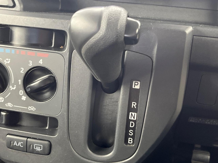 2015 Daihatsu Wake DBA-LA700S (UW-69f2a4c02c54c)[19]