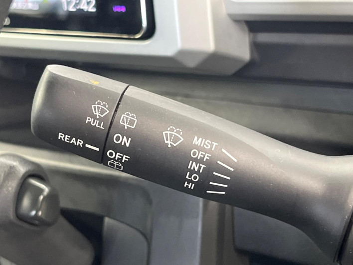 2015 Daihatsu Wake DBA-LA700S (UW-69f2a4c02c54c)[10]