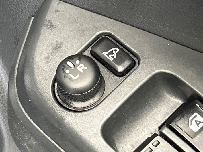 2015 Daihatsu Wake DBA-LA700S (UW-69f2a4c02c54c)[5]