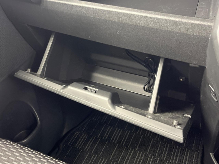 2015 Daihatsu Wake DBA-LA700S (UW-69f2a4c02c54c)[24]