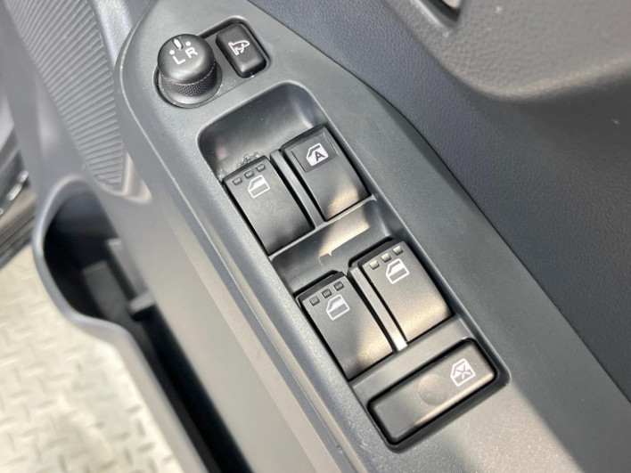 2015 Daihatsu Wake DBA-LA700S (UW-69f2a4c038a43)[22]