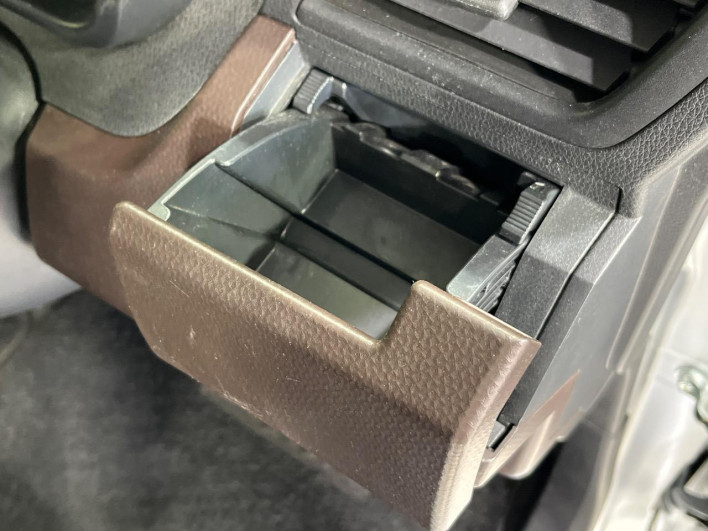 2017 Toyota Roomy DBA-M910A (UW-69f2a4ceccde0)[18]
