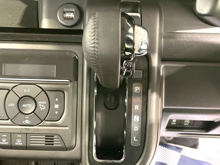 2024 Suzuki Spacia Custom 5AA-MK94S (UW-69f2a4ef3a7b7)[21]